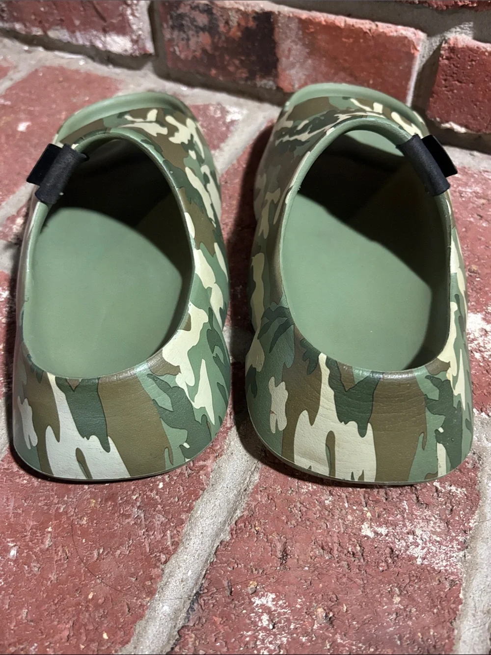 STZY Enok Camo Cloud Slides Youth/Men’s Size 6, Women’s Size 7-7.5